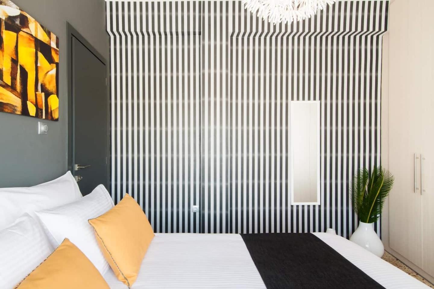 Ma Maison Nο 1, Penthouse, Acropolis And Lycabettus View, Ultra High Speed Internet 300 Mbps, 15' To Acropolis By Metro, 1' From Metro Station Athens Luaran gambar