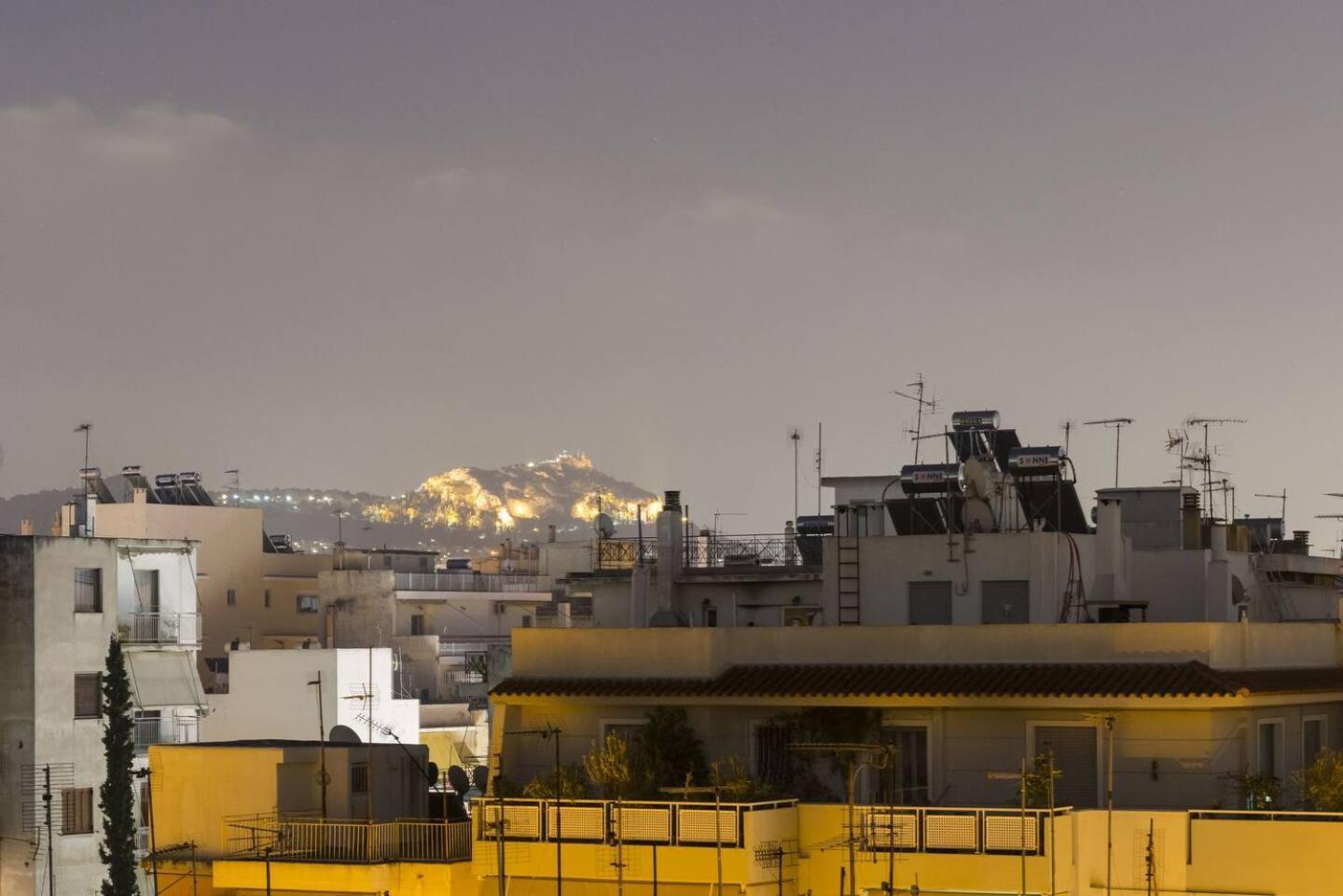Ma Maison Nο 1, Penthouse, Acropolis And Lycabettus View, Ultra High Speed Internet 300 Mbps, 15' To Acropolis By Metro, 1' From Metro Station Athens Luaran gambar